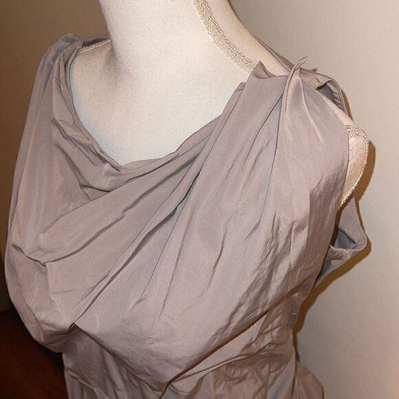 Cute grey top for a night out. Ties in back . Very flattering! - Picture 4 of 4